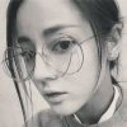 挥着翅膀的女孩