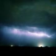 听悲伤的歌、吸寂寞的烟