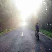 旅途中的骑行者