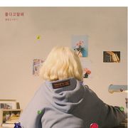 来束追光照亮海底