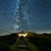 高原草地下,仰望星空