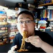 陆夫人家柜子上的游戏盒