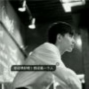 捂着胸口说不痛