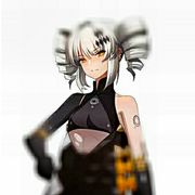 草丛中的盖小伦