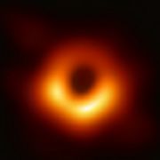 雨，落下来，湿了心