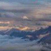 小楼昨夜又东风