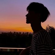 灰色的青