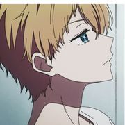 何衬