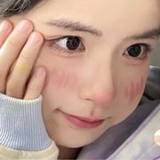 一个黑眼圈