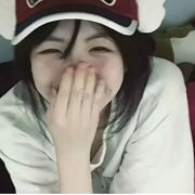 颜.