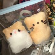 玥.