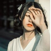 唯见江心秋月白。