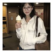 月牙形的薄荷蜂蜜