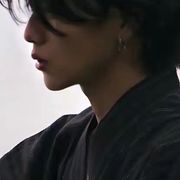 ┗(＾0＾)┓