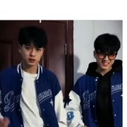 星辰落入凡间。