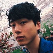 单手劈扣 的 人