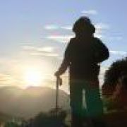 清风一缕彩云散