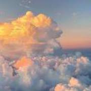 飘逸自然的天边云朵