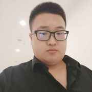 地铁上的小男孩